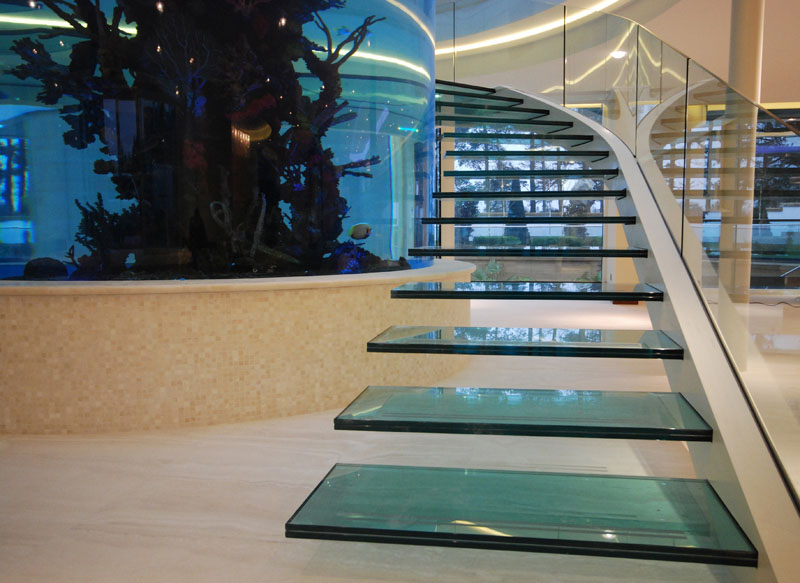 glass cantilever staircase